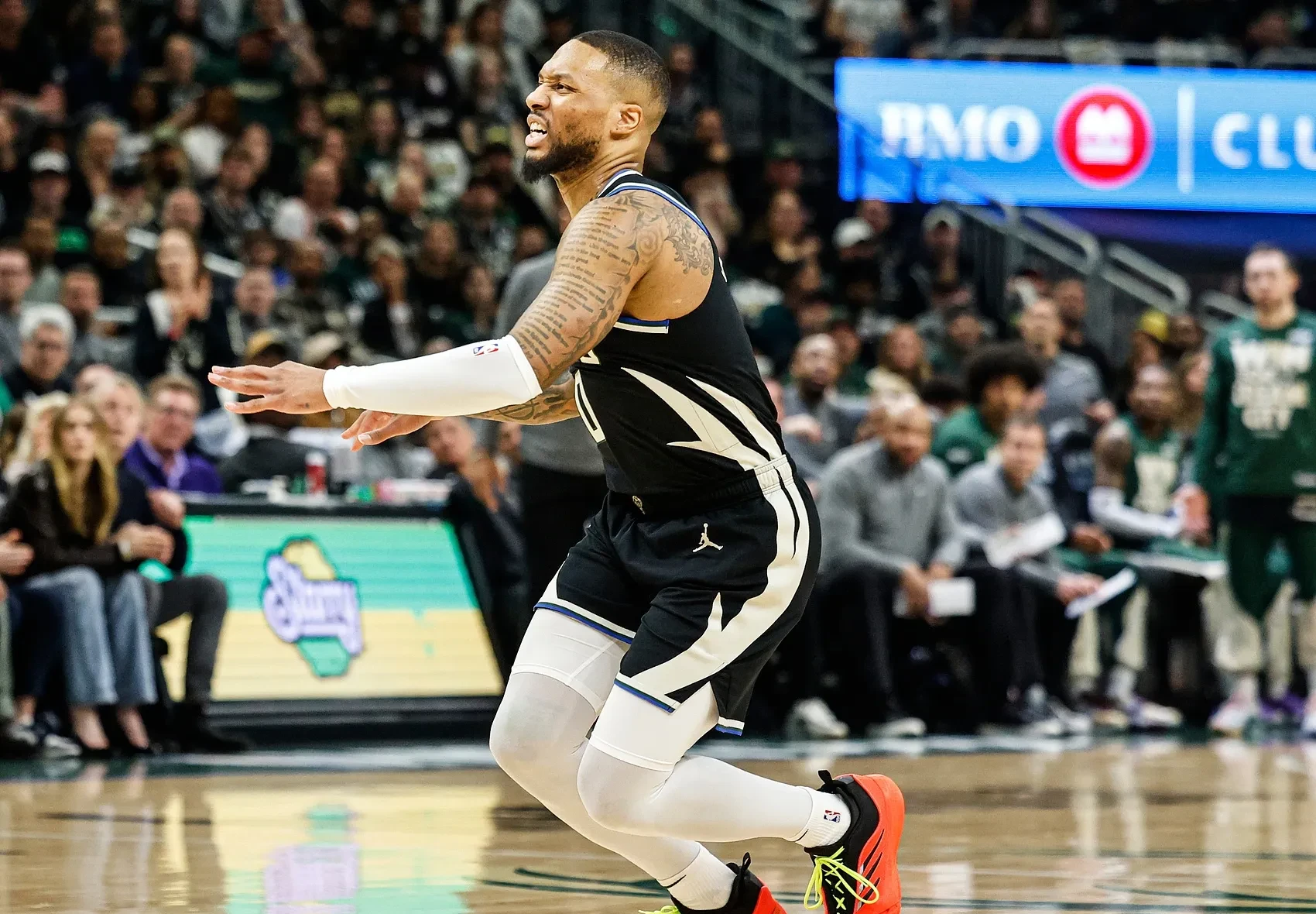 利拉德赛点兑现,拜仁慕尼黑淘汰金州勇士晋级四强,主帅激动落泪(巴黎淘汰拜仁晋级欧冠四强)